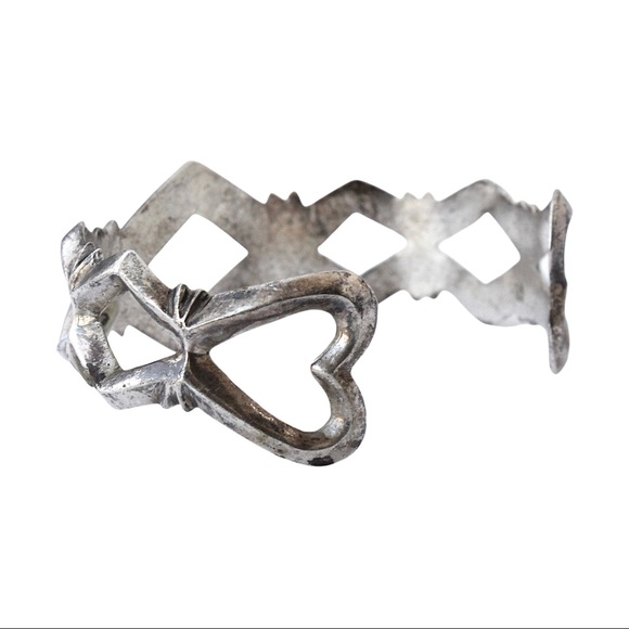 Vintage Native American Sandcast Sterling Silver Cuff Bracelet Openwork Heart - Picture 4 of 7